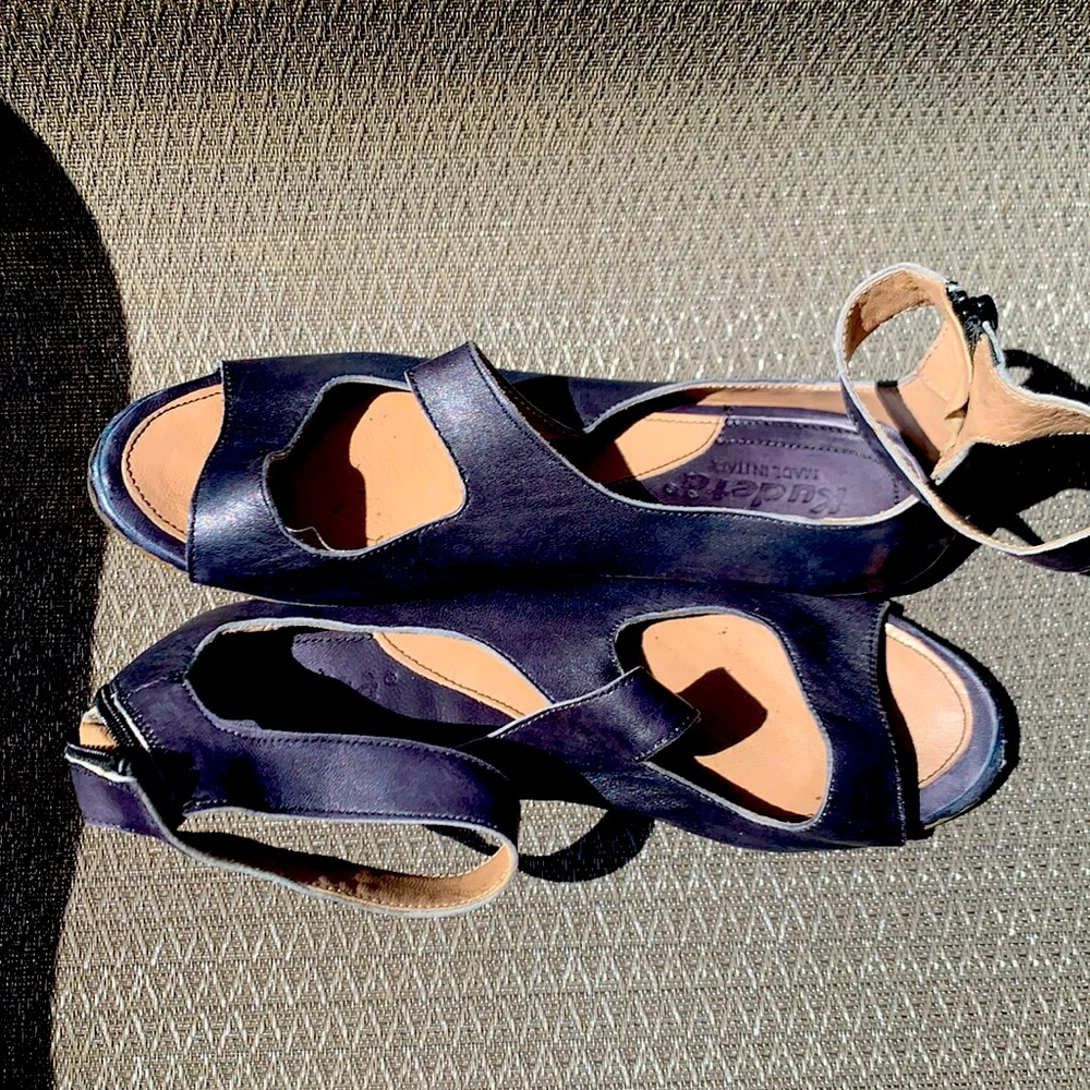 Italian soft leather sandals. 39